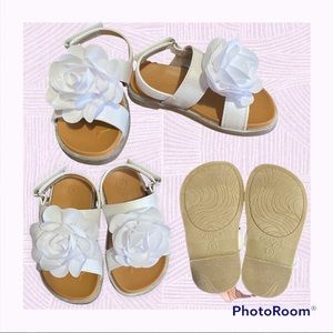 NWOT Cat & Jack Footbed sandals with flower accent